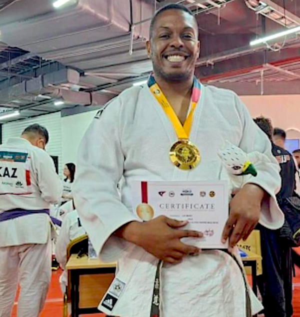 Championnats Du Monde De Ju Jitsu Guy Losbar Félicite Meddy Luit Karibinfo 